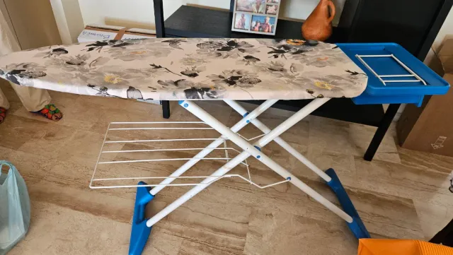 Tabla de planchar con tendedero