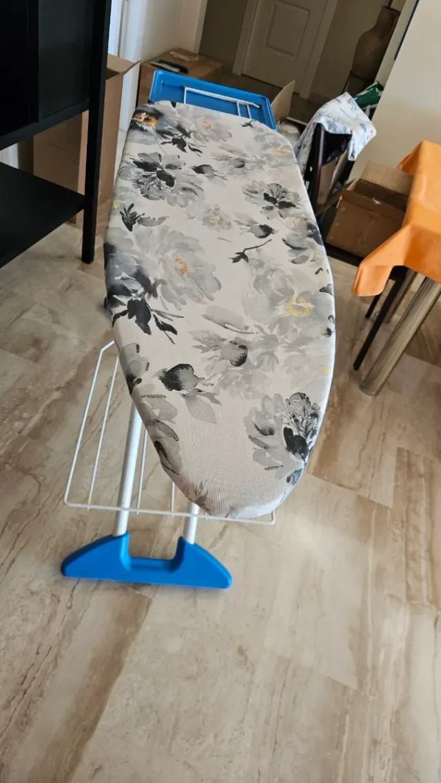 Tabla de planchar con tendedero