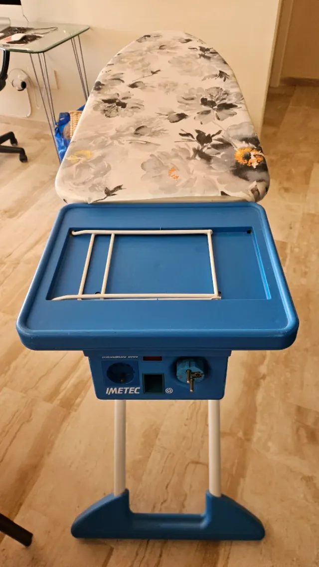 Tabla de planchar con tendedero