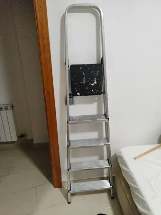Escalera aluminio 4 peldaños