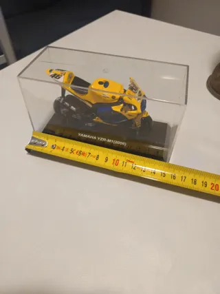 Modellino Moto Yamaha YZR-M1 2006 Rossi