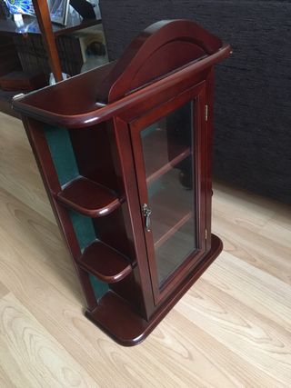 Vitrina de madera y cristal para colgar