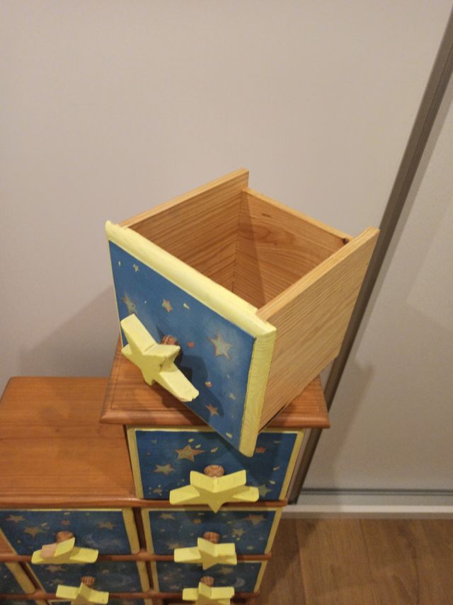 Cajonera infantil artesana estrellas madera maciza