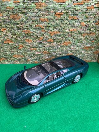 Jaguar XJ220 – Maisto – Escala 1:18