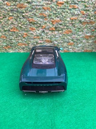 Jaguar XJ220 – Maisto – Escala 1:18