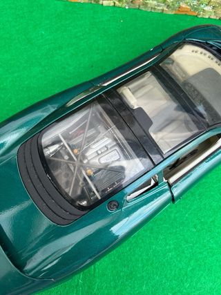 Jaguar XJ220 – Maisto – Escala 1:18