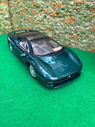 Jaguar XJ220 – Maisto – Escala 1:18