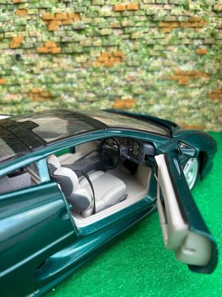 Jaguar XJ220 – Maisto – Escala 1:18