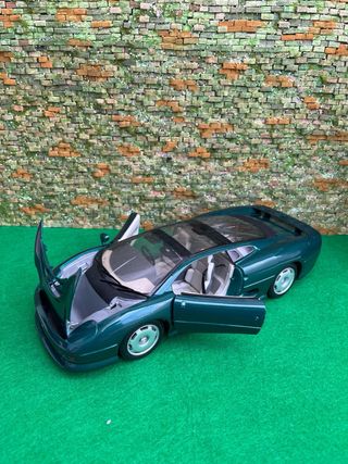 Jaguar XJ220 – Maisto – Escala 1:18