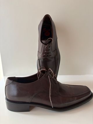 Zapatos de vestir marrones para caballero