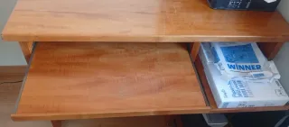 Escritorio de madera para ordenador