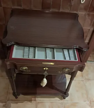 Mueble cubertería madera..