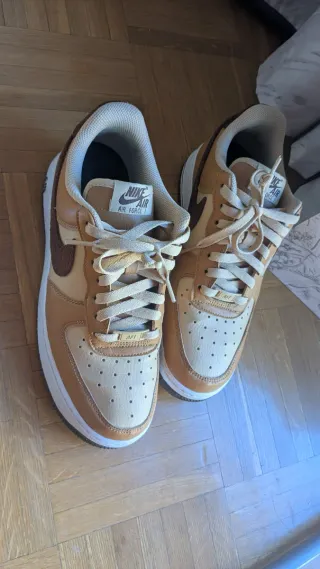 Nike Air Force 1 Beige/Marrón