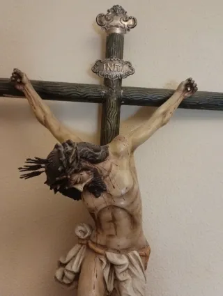 Crucifijo y Trono Chico