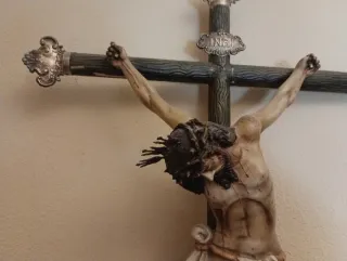 Crucifijo y Trono Chico