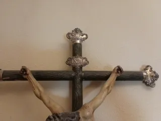 Crucifijo y Trono Chico