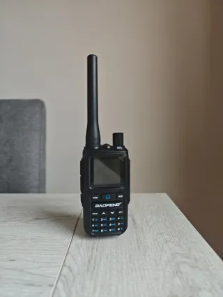 1x Baofeng UV-5R Mini Walkie Talkie radio