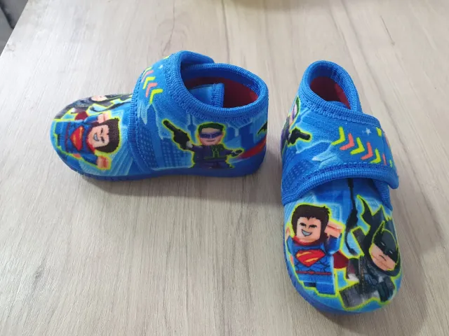 Zapatillas casa superhéroes niño