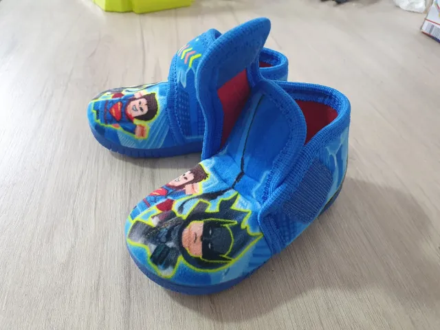 Zapatillas casa superhéroes niño
