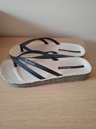 Chanclas Ipanema Blancas y Negras