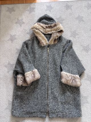 Abrigo de invierno con capucha y pelo