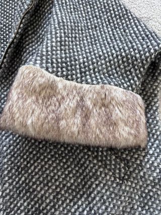 Abrigo de invierno con capucha y pelo