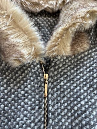 Abrigo de invierno con capucha y pelo