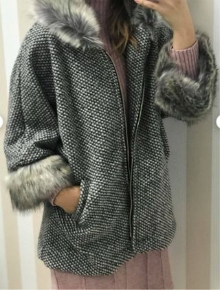 Abrigo de invierno con capucha y pelo