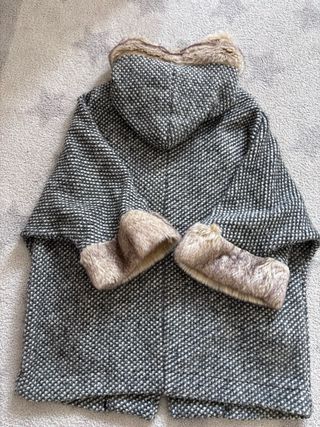 Abrigo de invierno con capucha y pelo