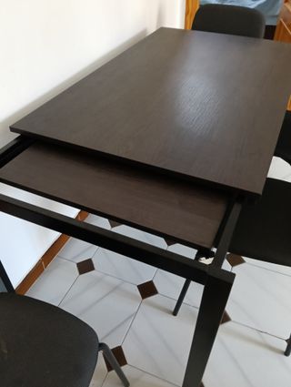 Mesa extensible y 4 sillas comedor