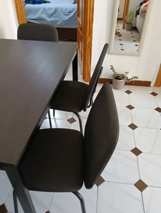 Mesa extensible y 4 sillas comedor