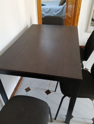 Mesa extensible y 4 sillas comedor