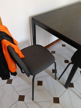 Mesa extensible y 4 sillas comedor