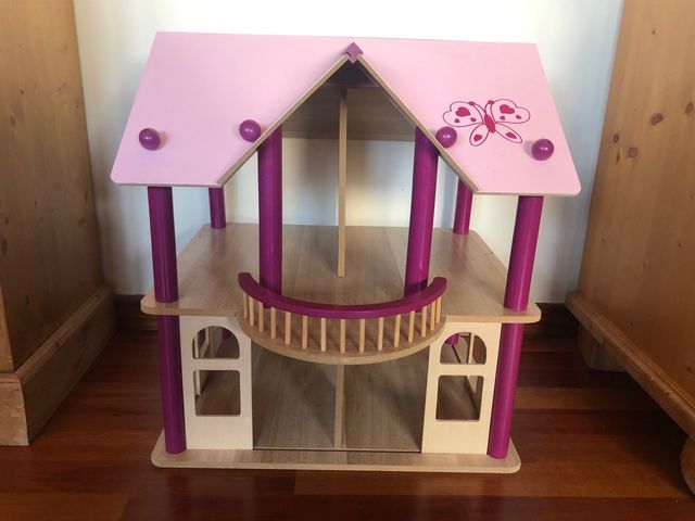 Casa de muñecas de madera