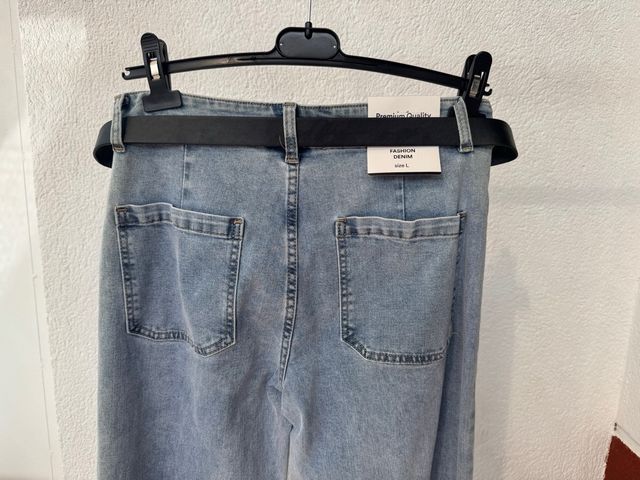 Pantalón vaquero ancho