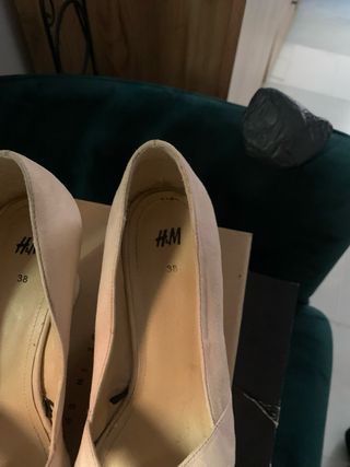 Sandalias de verano con plataforma beige/rosa.