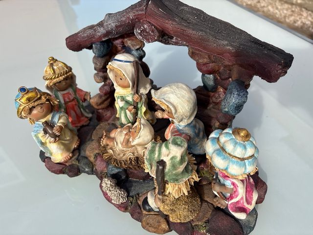 Belén infantil de plástico y piedra
