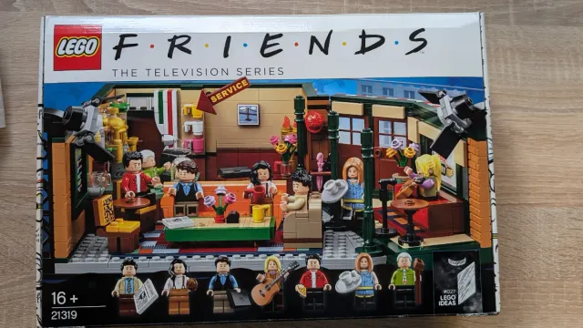 LEGO Friends Central Perk 21319 con regalo