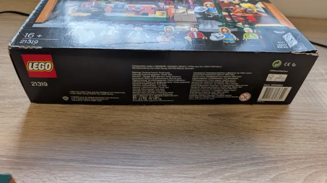 LEGO Friends Central Perk 21319 con regalo