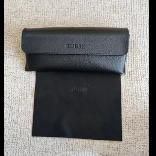 Estuches de gafas Guess (negro y rojo)