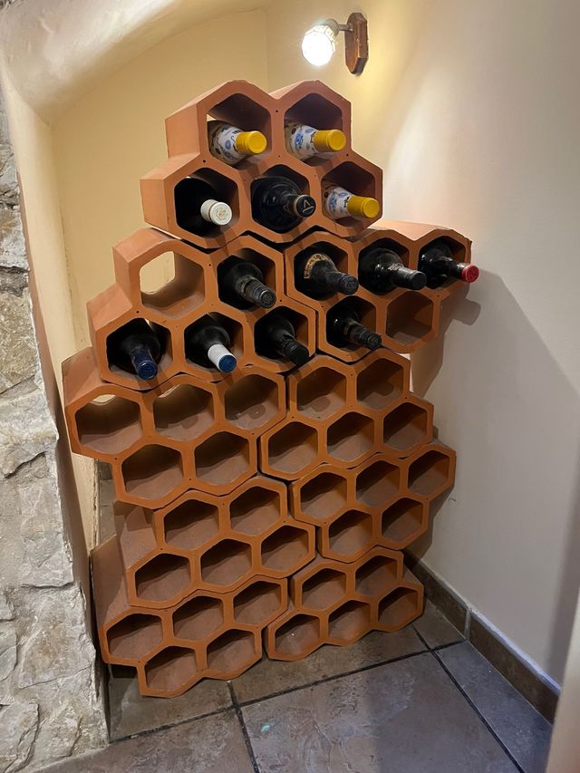 Botellero de cerámica hexagonal