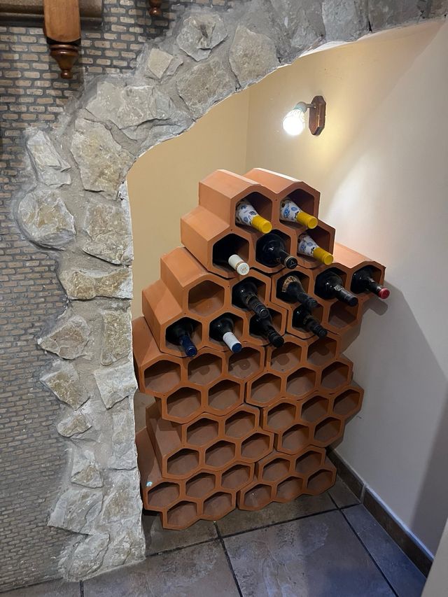 Botellero de cerámica hexagonal