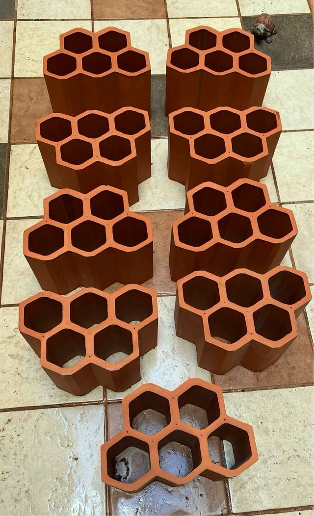 Botellero de cerámica hexagonal