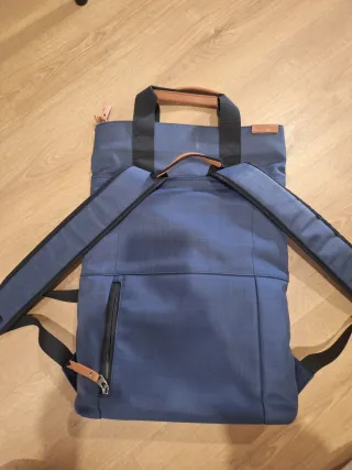Mochila portátil azul y marrón