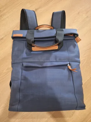 Mochila portátil azul y marrón