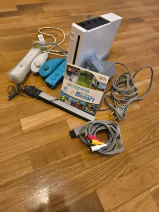 Nintendo Wii + Wii Sports Resort
