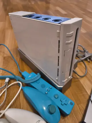 Nintendo Wii + Wii Sports Resort