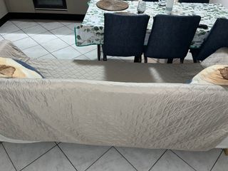 Divano beige in tessuto usato