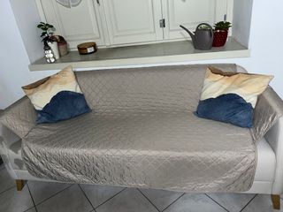 Divano beige in tessuto usato