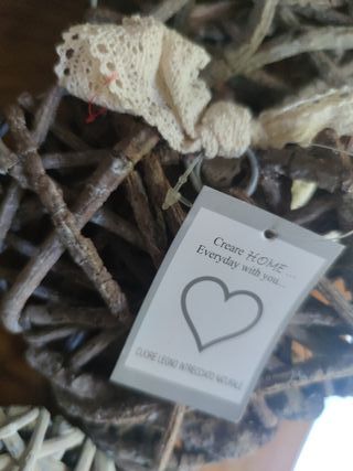 Cuori decorativi in legno con nastro